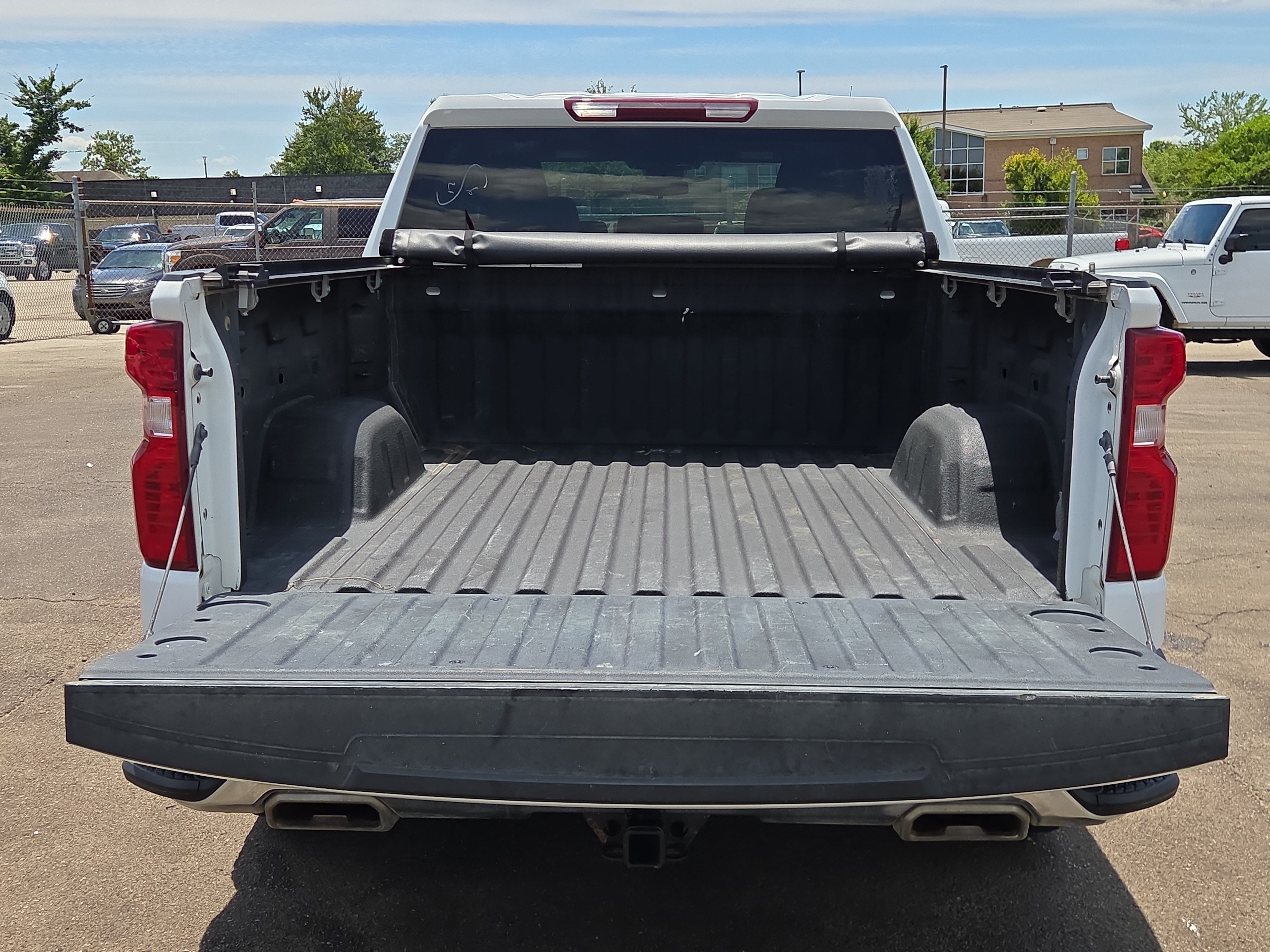 Used 2022 Chevrolet Silverado 1500 LT w/ Z71 Off-Road Package AWD/4WD image 13