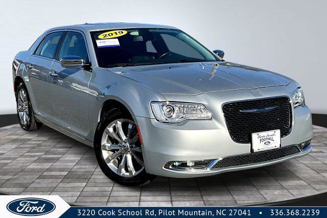 Used 2019 Chrysler 300 Limited image 8