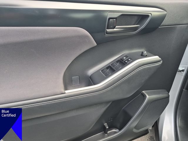 Used 2024 Toyota Highlander LE FWD image 12