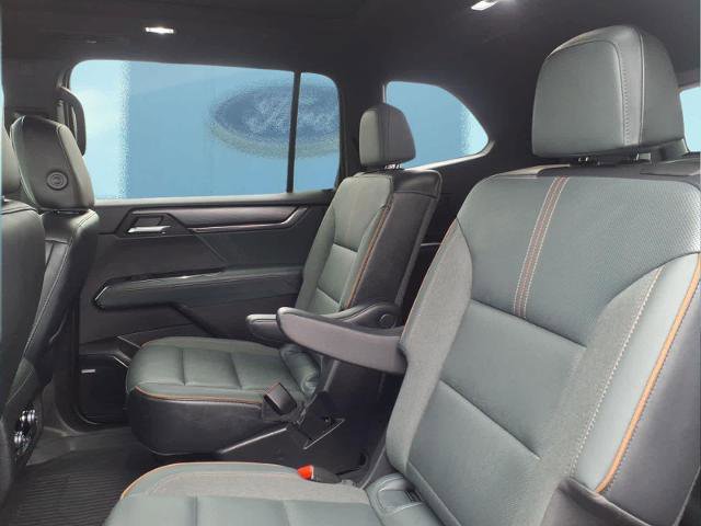 Used 2024 GMC Acadia AT4 w/ Luxury Package image 16
