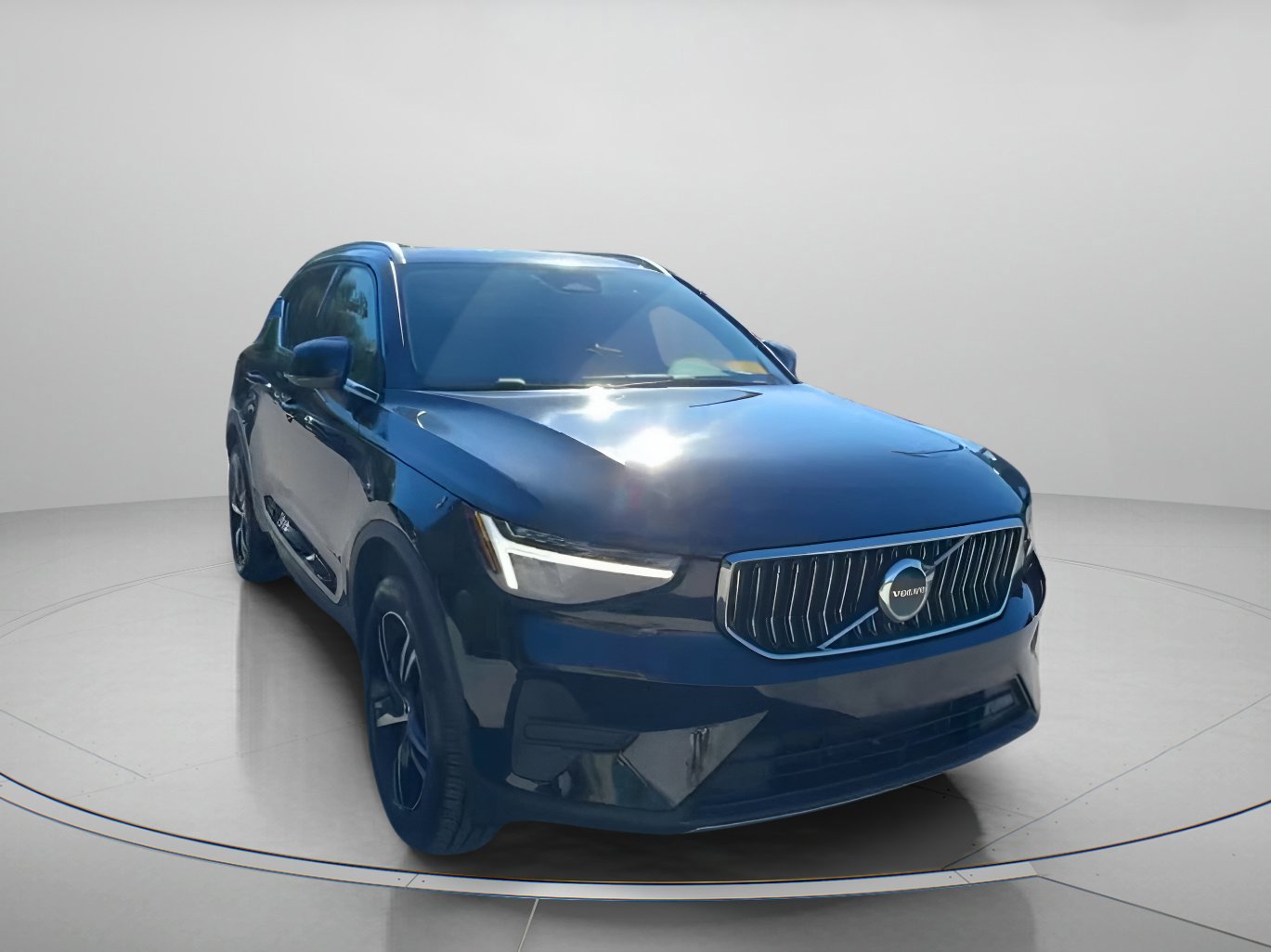 Used 2025 Volvo XC40 B5 Core image 28