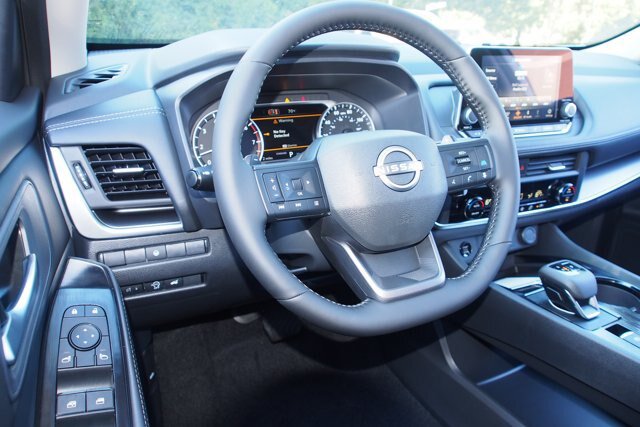 Used 2026 Nissan Rogue SV FWD image 14