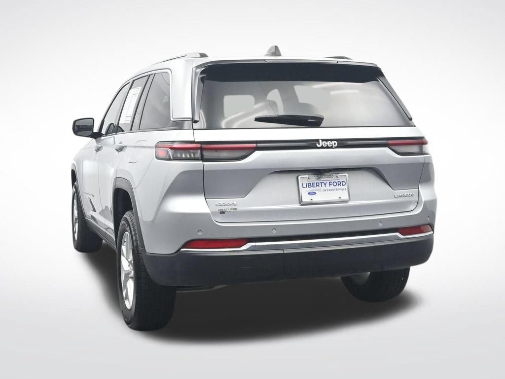 Used 2025 Jeep Grand Cherokee Laredo X AWD/4WD image 9