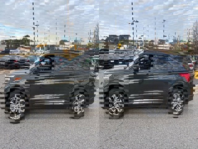 Certified 2022 Ford Explorer XLT w/ Equipment Group 202A image 5