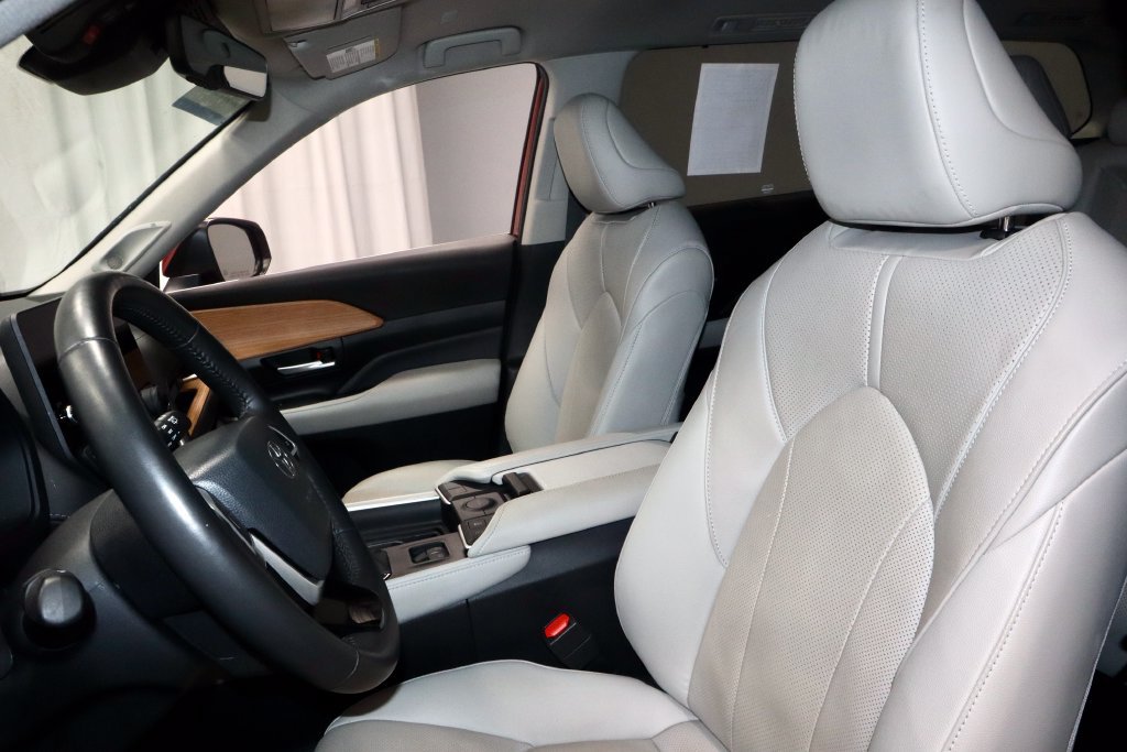 Used 2024 Toyota Grand Highlander FWD image 23