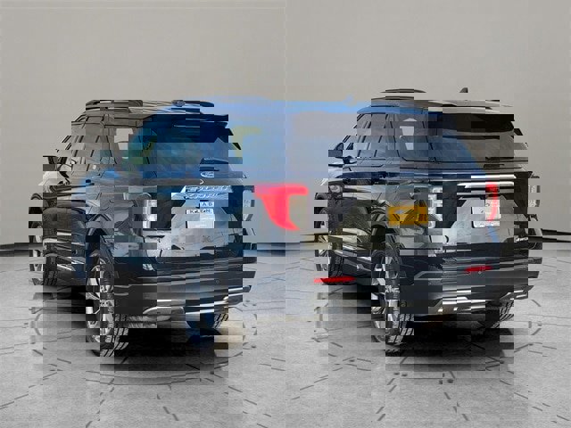 Certified 2022 Ford Explorer XLT w/ Equipment Group 202A image 5