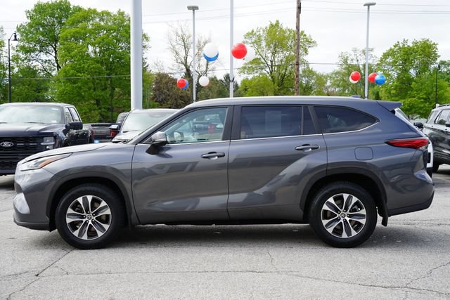 Used 2023 Toyota Highlander XLE AWD/4WD image 4
