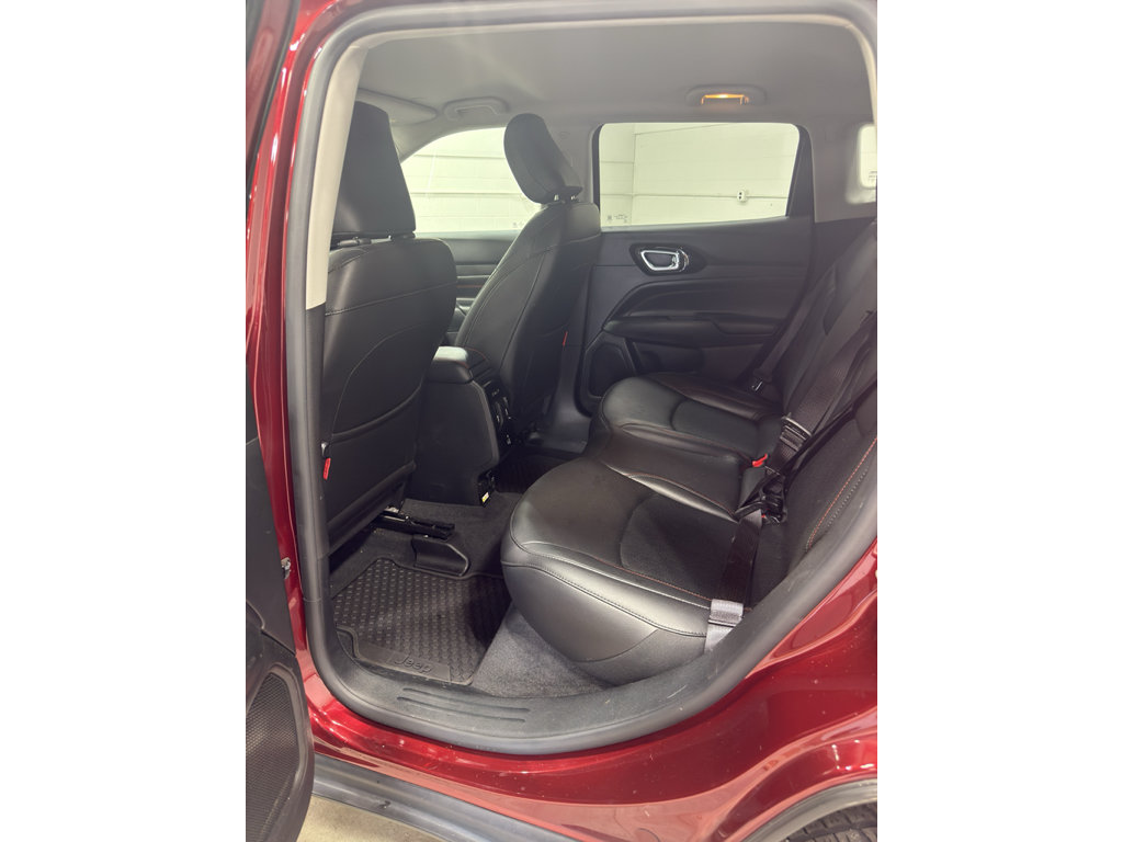 Used 2022 Jeep Compass Trailhawk w/ Trailhawk Convenience Group AWD/4WD image 11