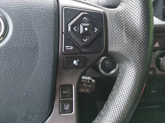 Used 2020 Toyota Tacoma TRD Off-Road w/ Technology Package AWD/4WD image 17