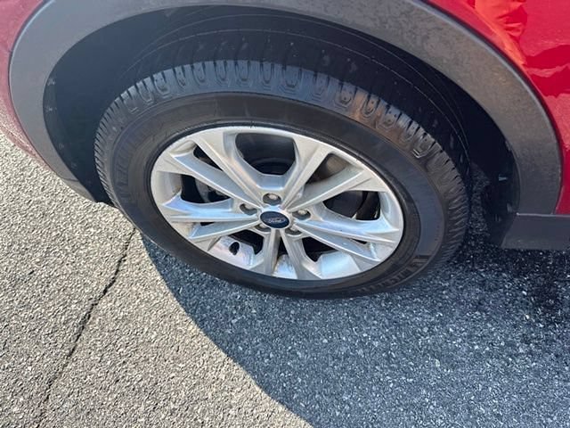 Certified 2019 Ford Escape SEL AWD/4WD image 10