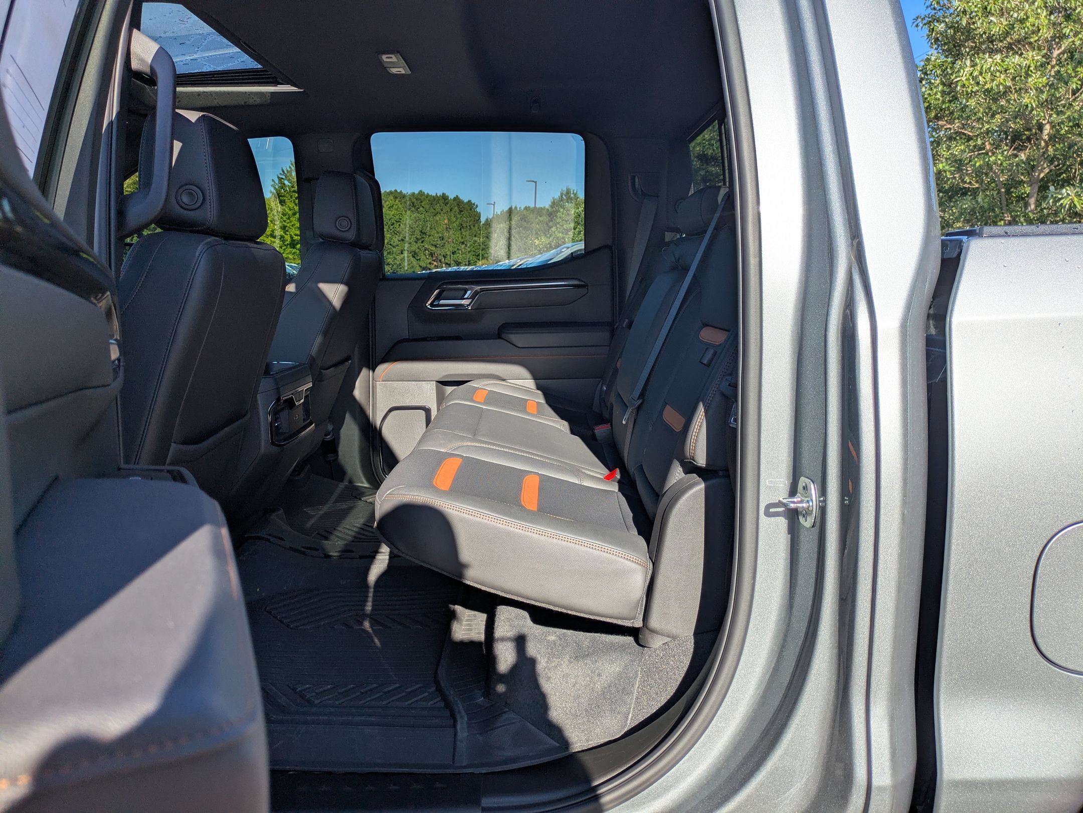 Used 2025 GMC Sierra 1500 AT4 w/ AT4 Premium Package AWD/4WD image 28