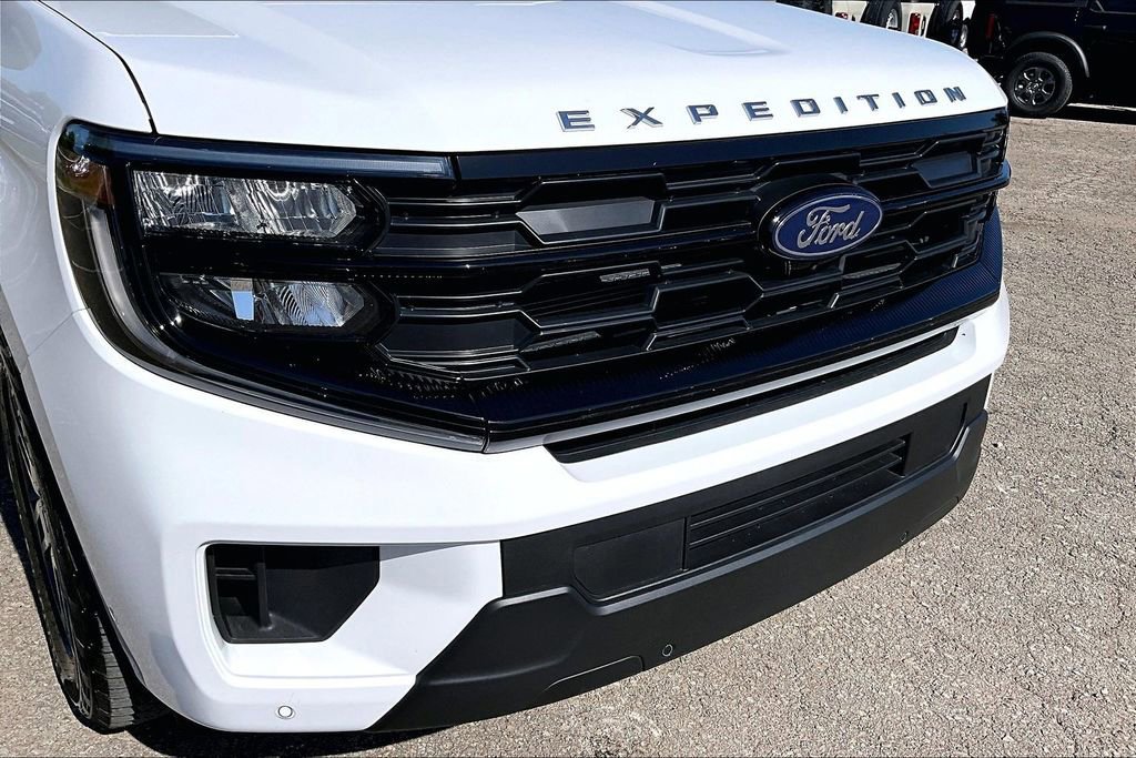 Certified 2025 Ford Expedition Active AWD/4WD image 29