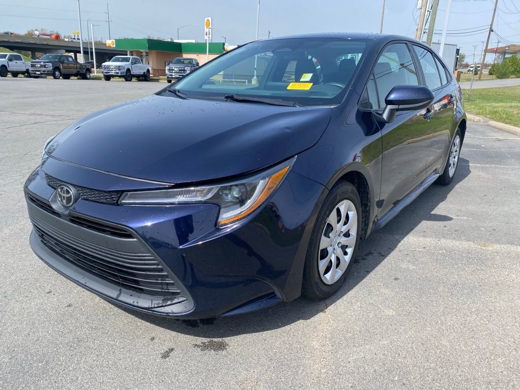 Used 2023 Toyota Corolla LE FWD image 3