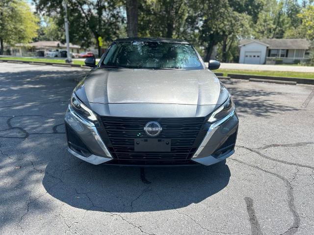 Used 2025 Nissan Altima 2.5 SV FWD image 2