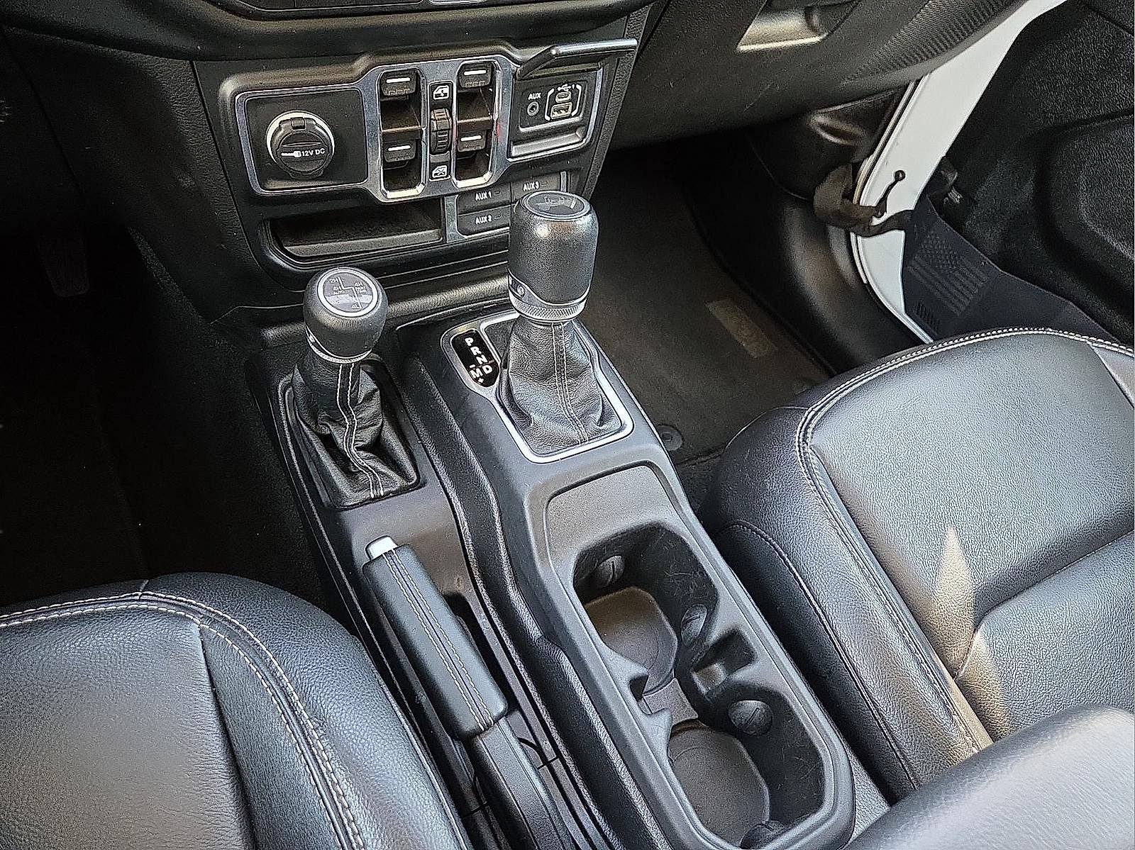 Used 2023 Jeep Wrangler Unlimited Sahara AWD/4WD image 25
