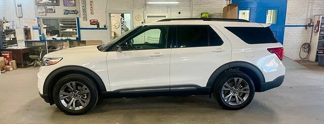 Certified 2024 Ford Explorer XLT w/ Equipment Group 202A AWD/4WD image 3