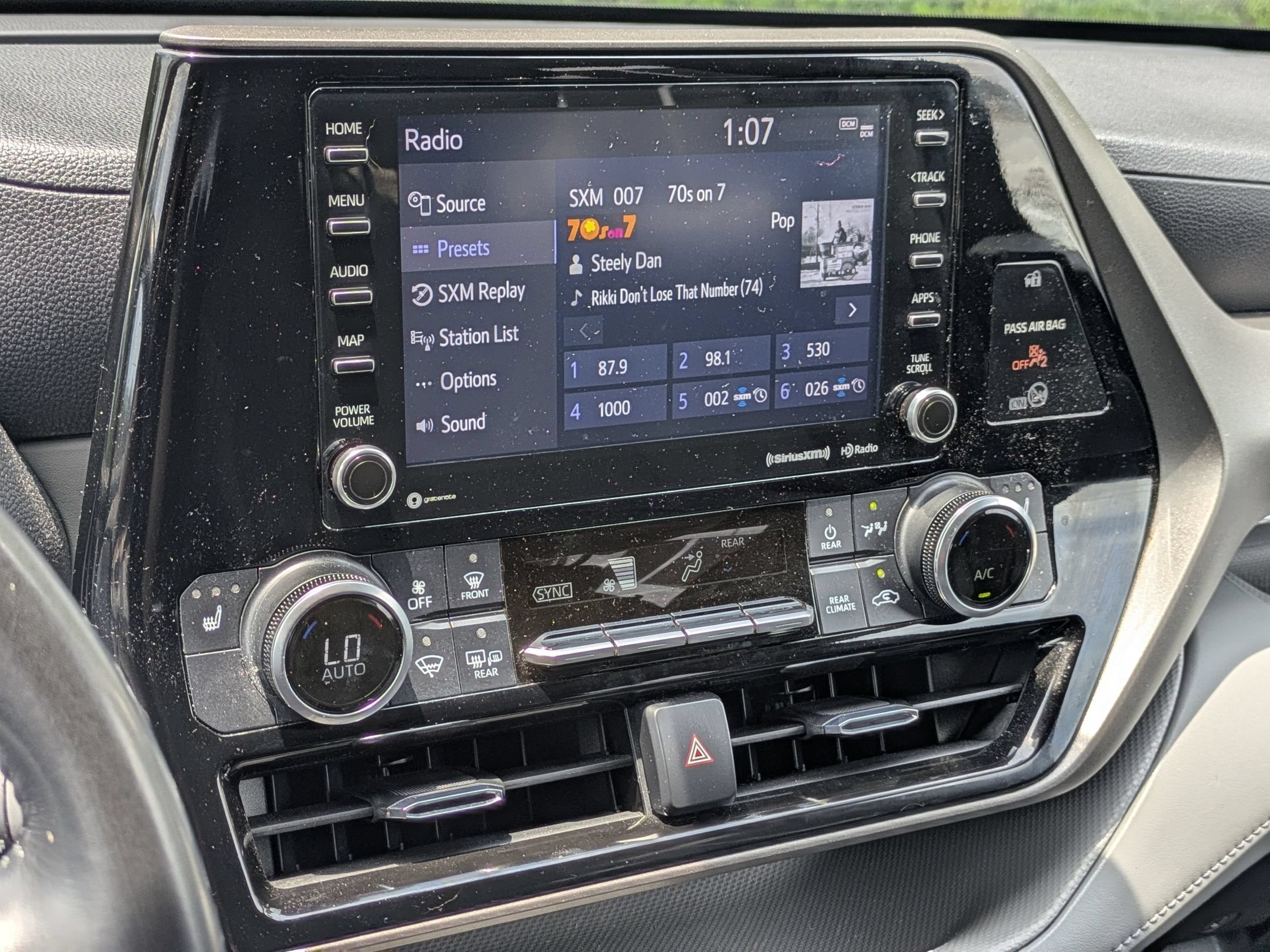 Used 2021 Toyota Highlander XLE FWD image 19