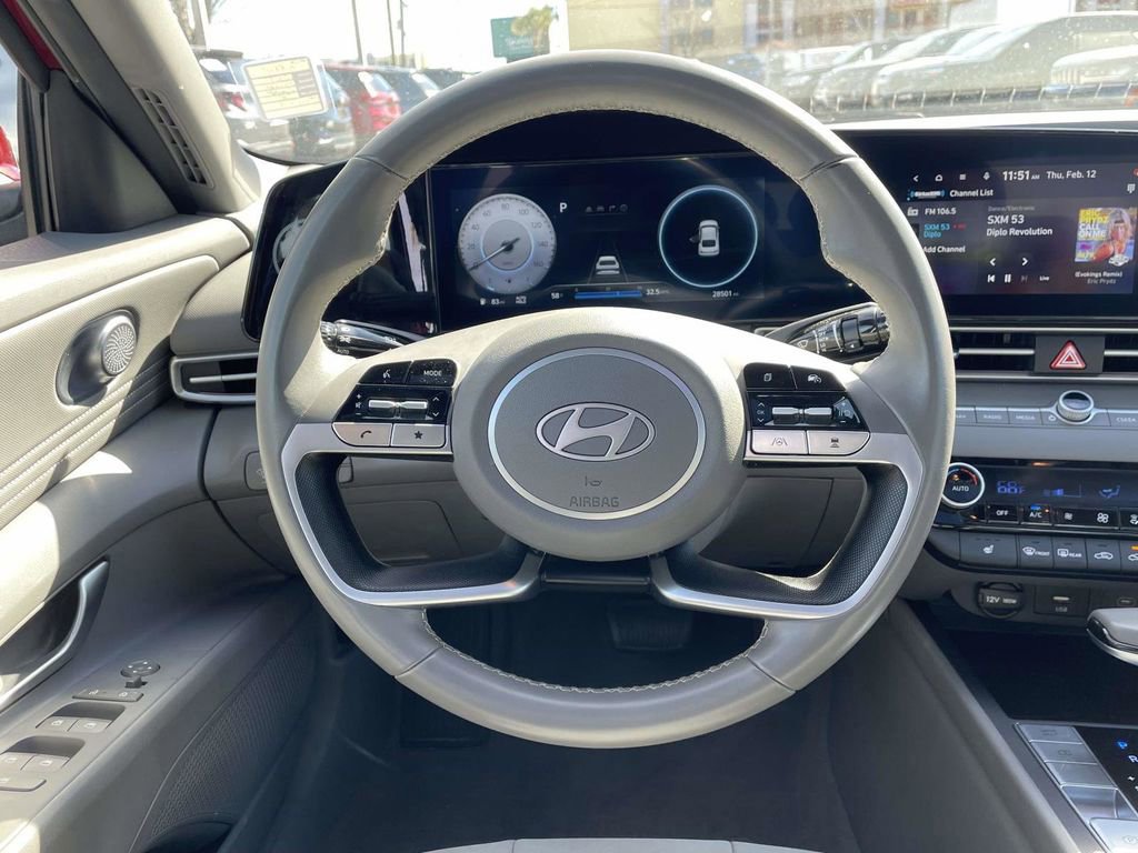 Used 2025 Hyundai Elantra SEL image 11