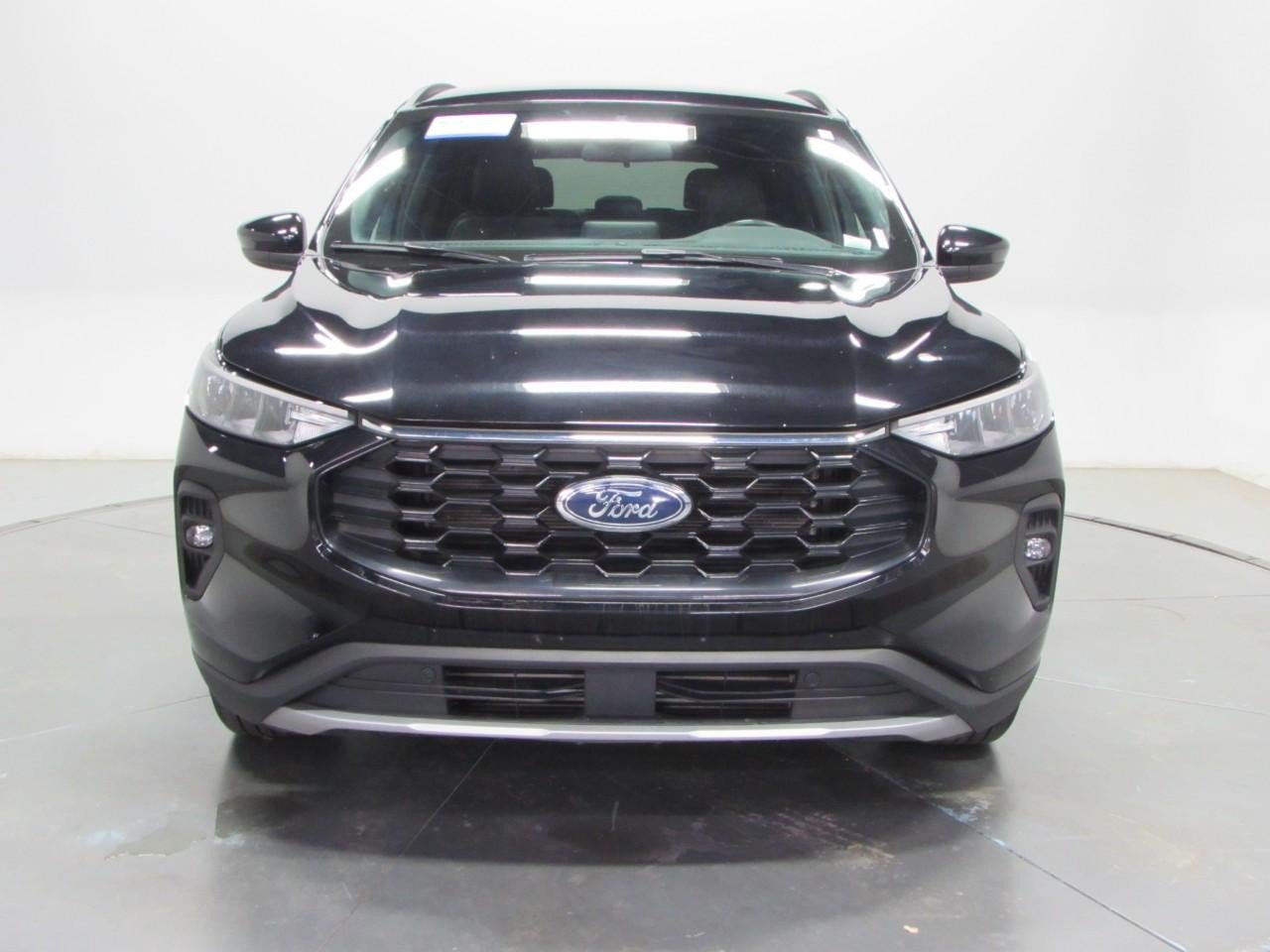 Certified 2025 Ford Escape ST-Line Select AWD/4WD image 2