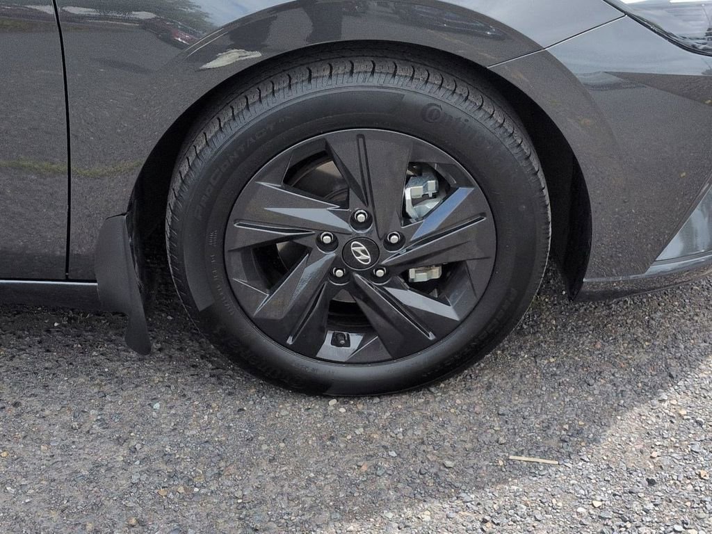 Used 2023 Hyundai Elantra SEL FWD image 30