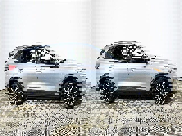 Certified 2022 Ford Escape SE w/ SE Sport Appearance Package image 2