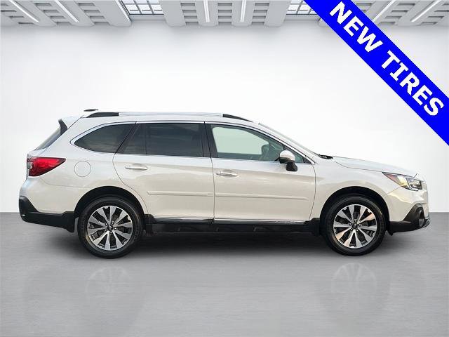 Used 2018 Subaru Outback 2.5i Touring image 2