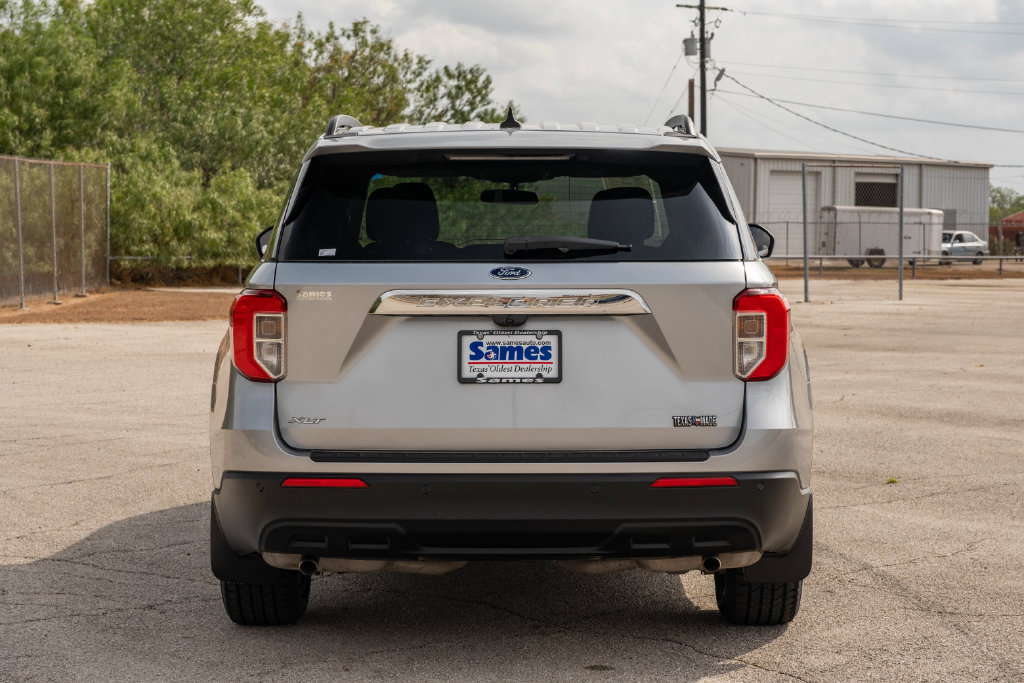 Certified 2023 Ford Explorer XLT RWD image 7