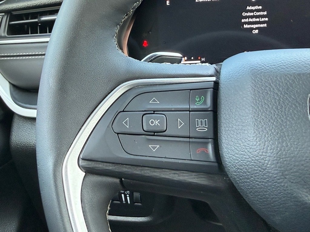 Used 2025 Jeep Grand Cherokee Altitude image 23