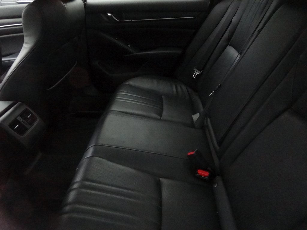 Used 2018 Honda Accord Touring image 8