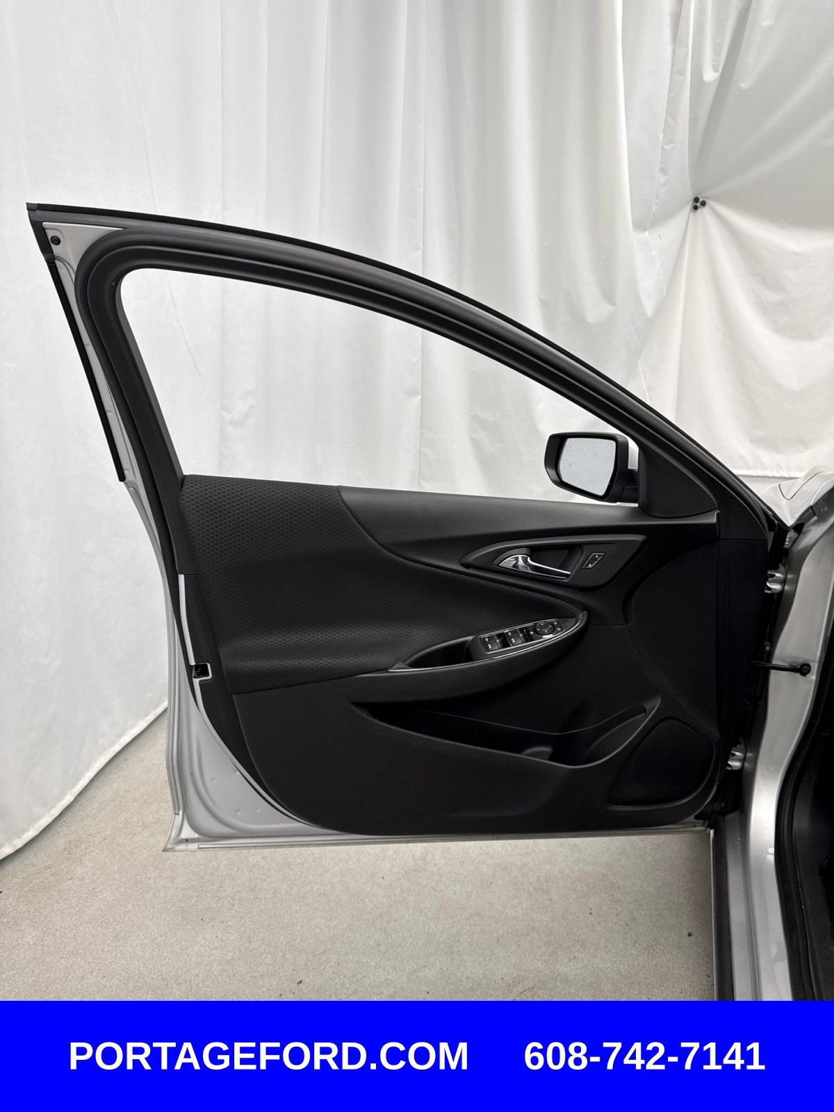 Used 2018 Chevrolet Malibu LT FWD image 11