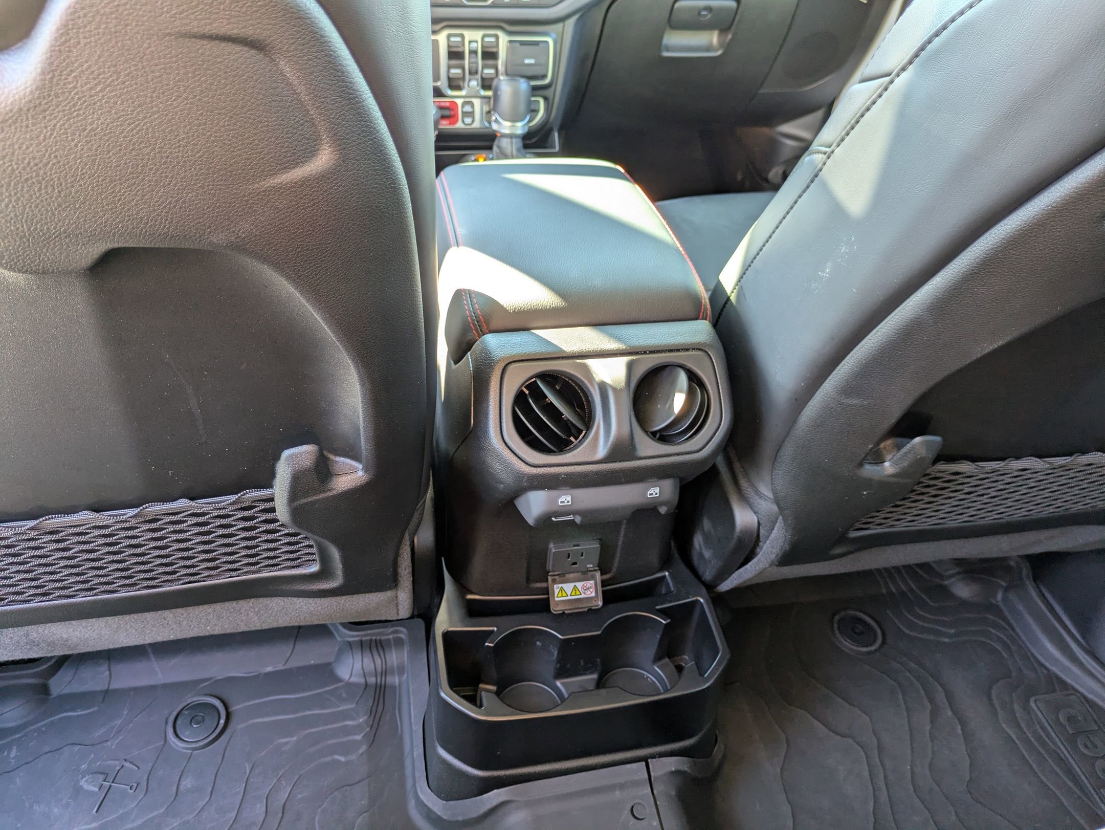 Used 2024 Jeep Wrangler Unlimited Rubicon w/ Capability Package image 33