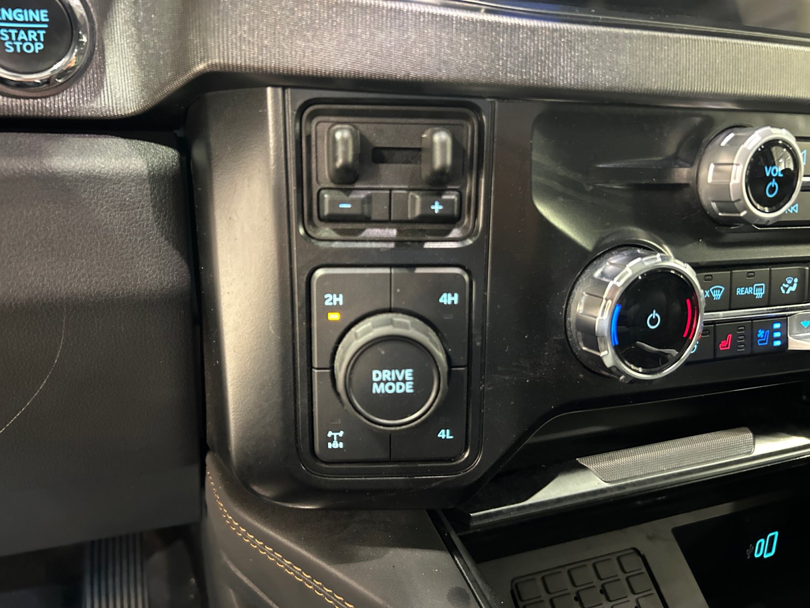 Certified 2024 Ford F350 Platinum AWD/4WD image 17