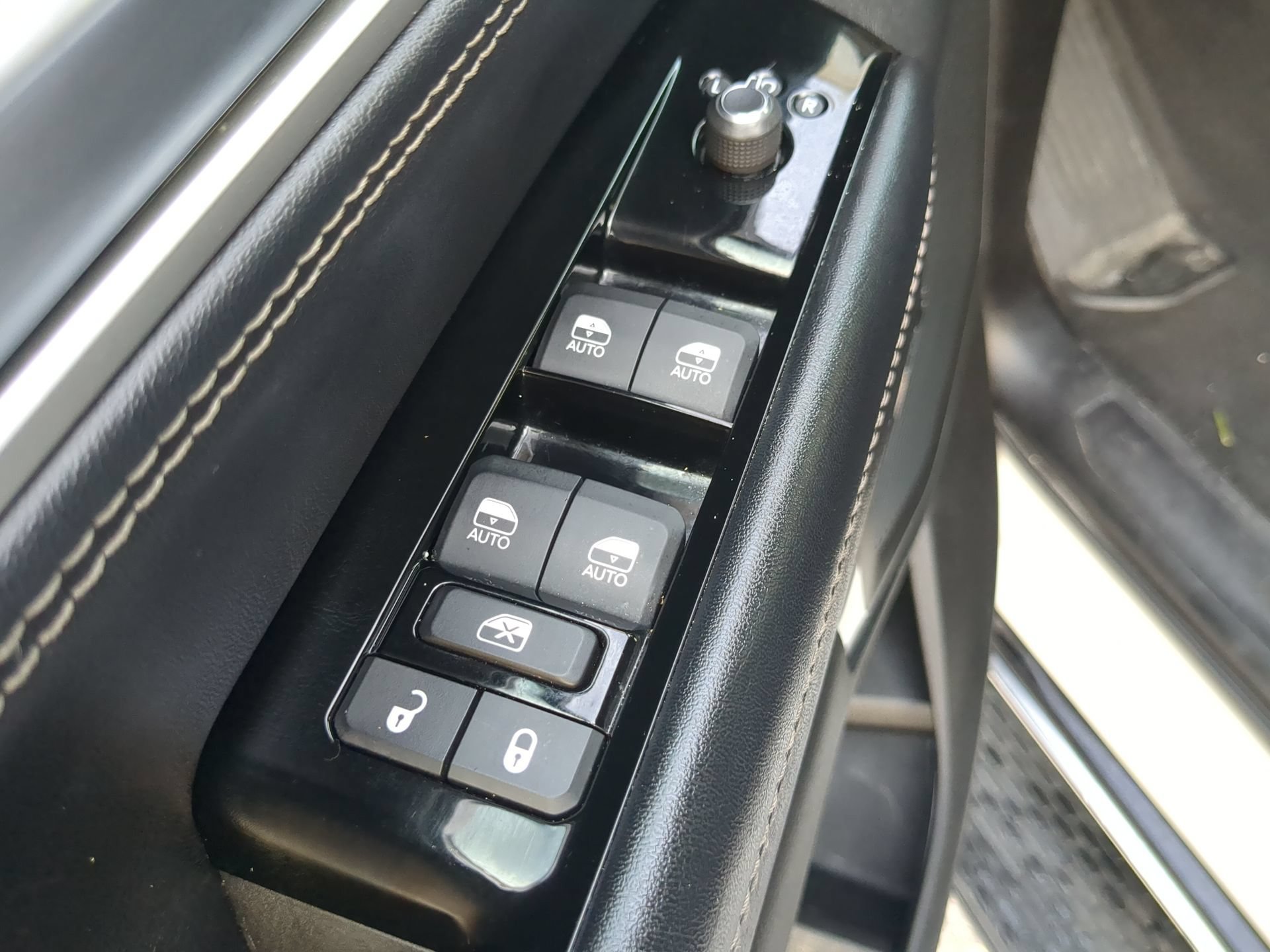 Used 2024 Jeep Wagoneer L Series II w/ Flexible Seating Group RWD image 56