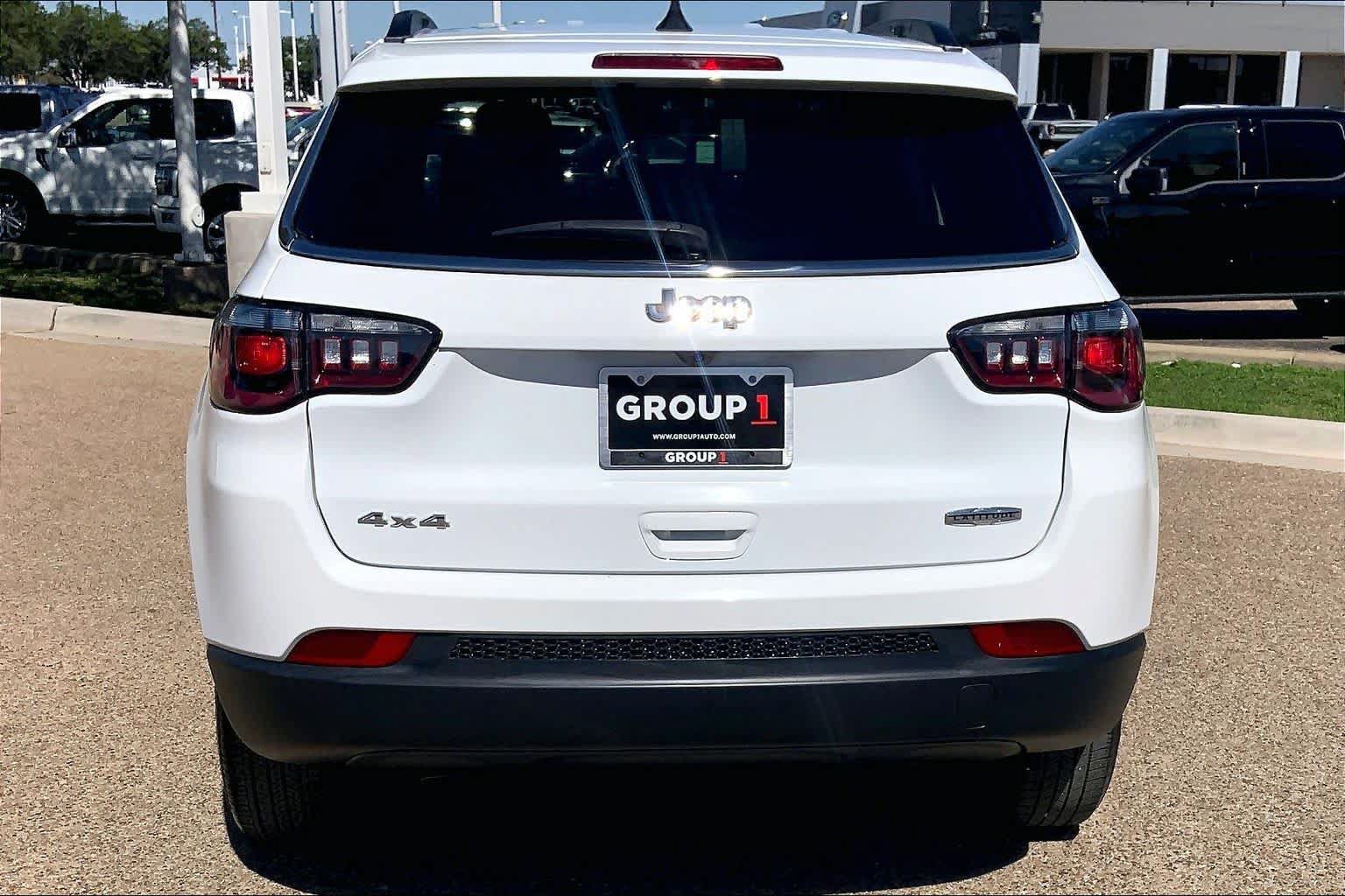 Used 2023 Jeep Compass Latitude AWD/4WD image 31
