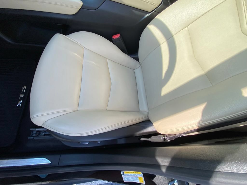 Used 2018 Cadillac XT5 AWD image 21