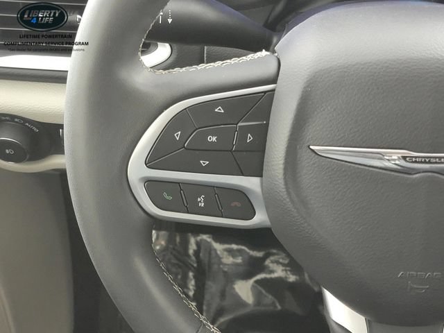 Used 2024 Chrysler Pacifica Touring-L FWD image 26