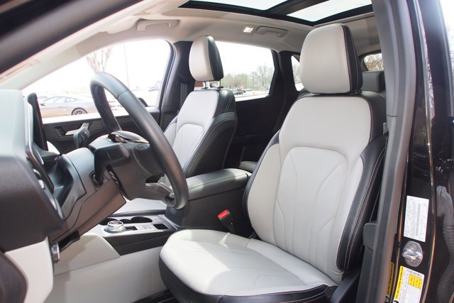 Certified 2025 Ford Escape SE w/ PHEV Premium Package image 16