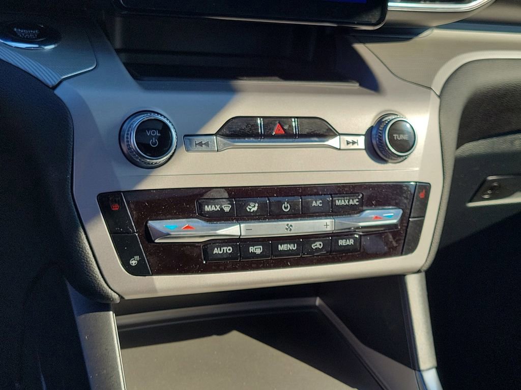 Certified 2023 Ford Explorer XLT w/ Equipment Group 202A image 28