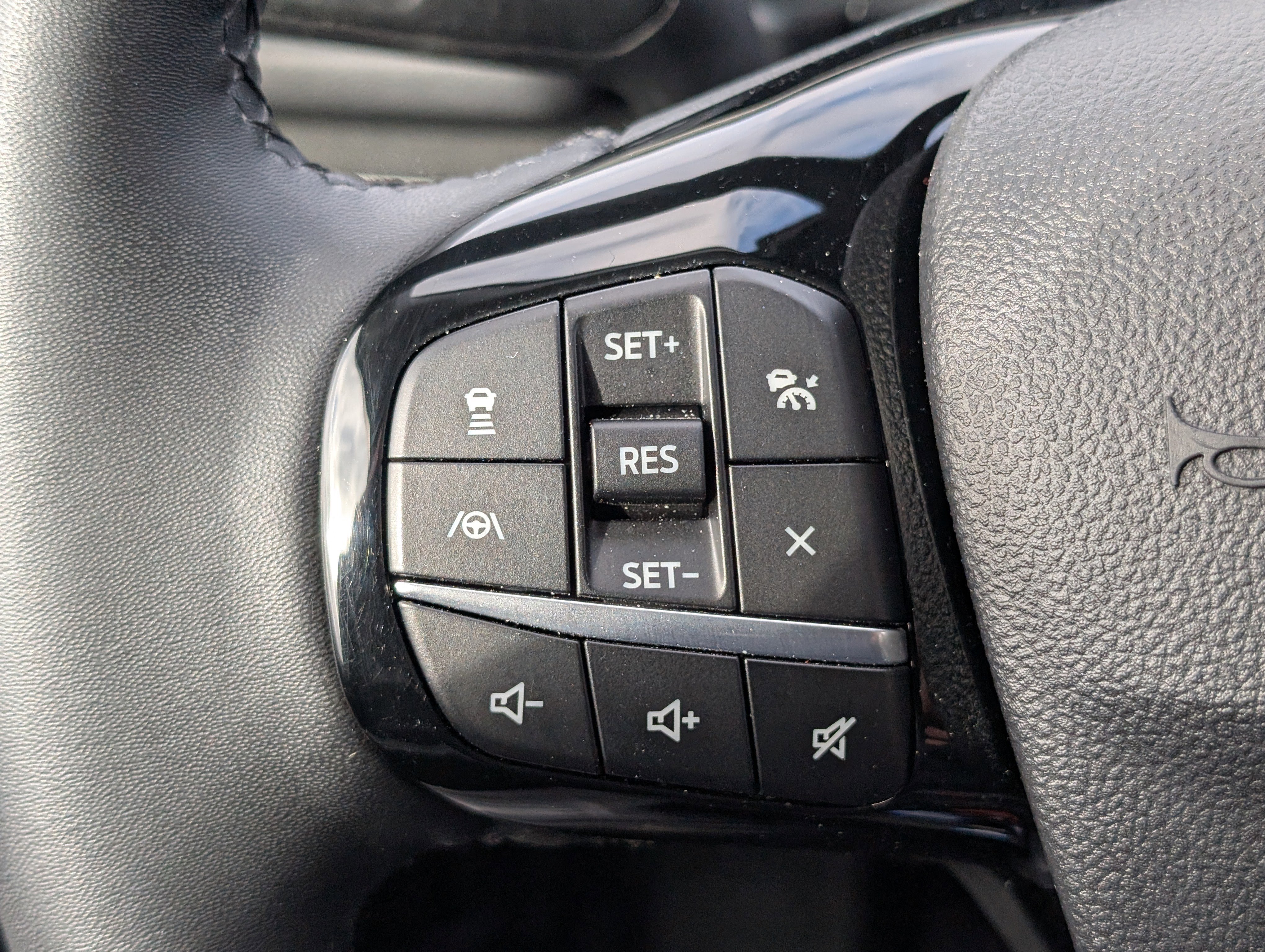 Certified 2022 Ford Escape SE w/ Cold Weather Package image 21