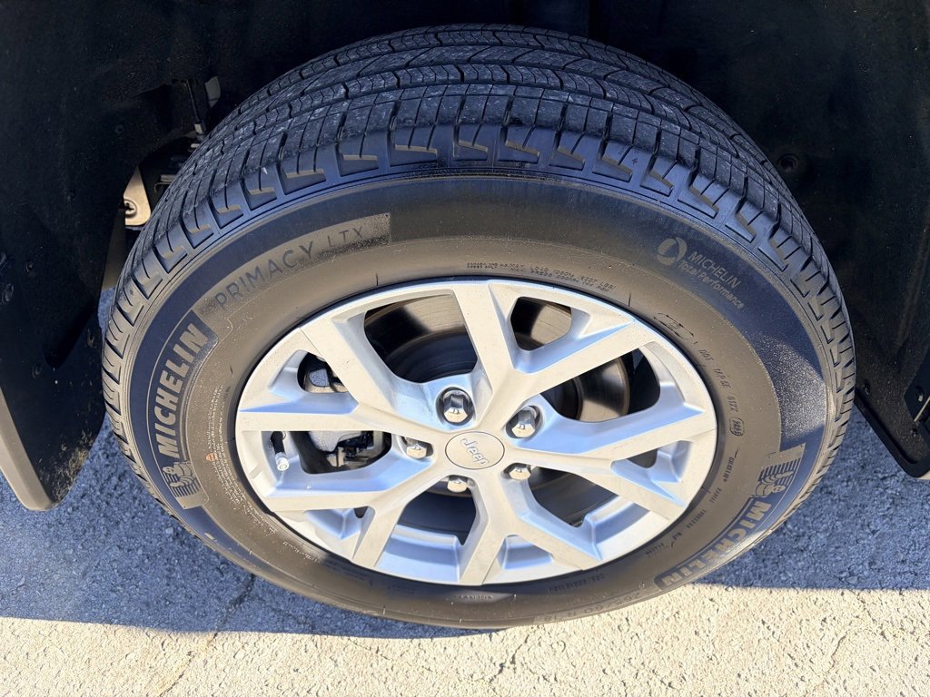 Used 2024 Jeep Grand Cherokee L Limited w/ MOPAR Finishing Package image 32