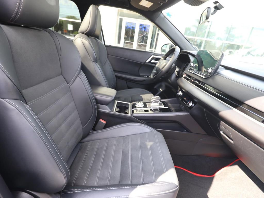 Used 2024 Mitsubishi Outlander SE Black Edition image 16