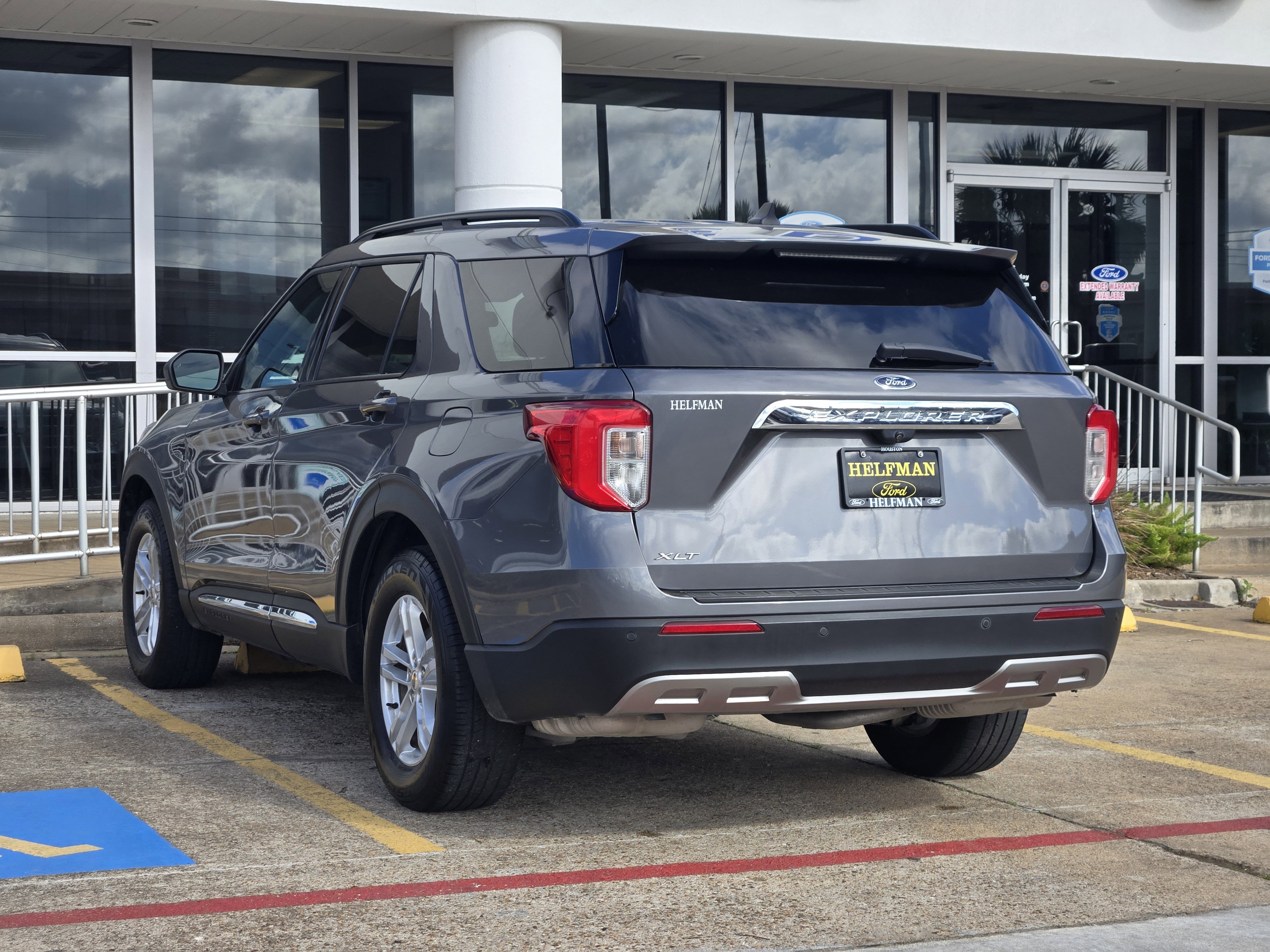 Certified 2022 Ford Explorer XLT w/ Equipment Group 202A RWD image 4