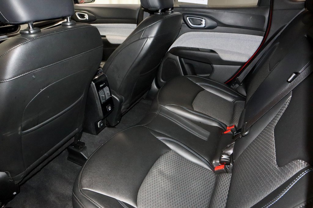 Used 2025 Jeep Compass Latitude image 21