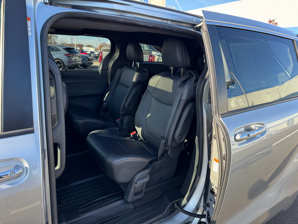 Used 2021 Toyota Sienna XSE image 23