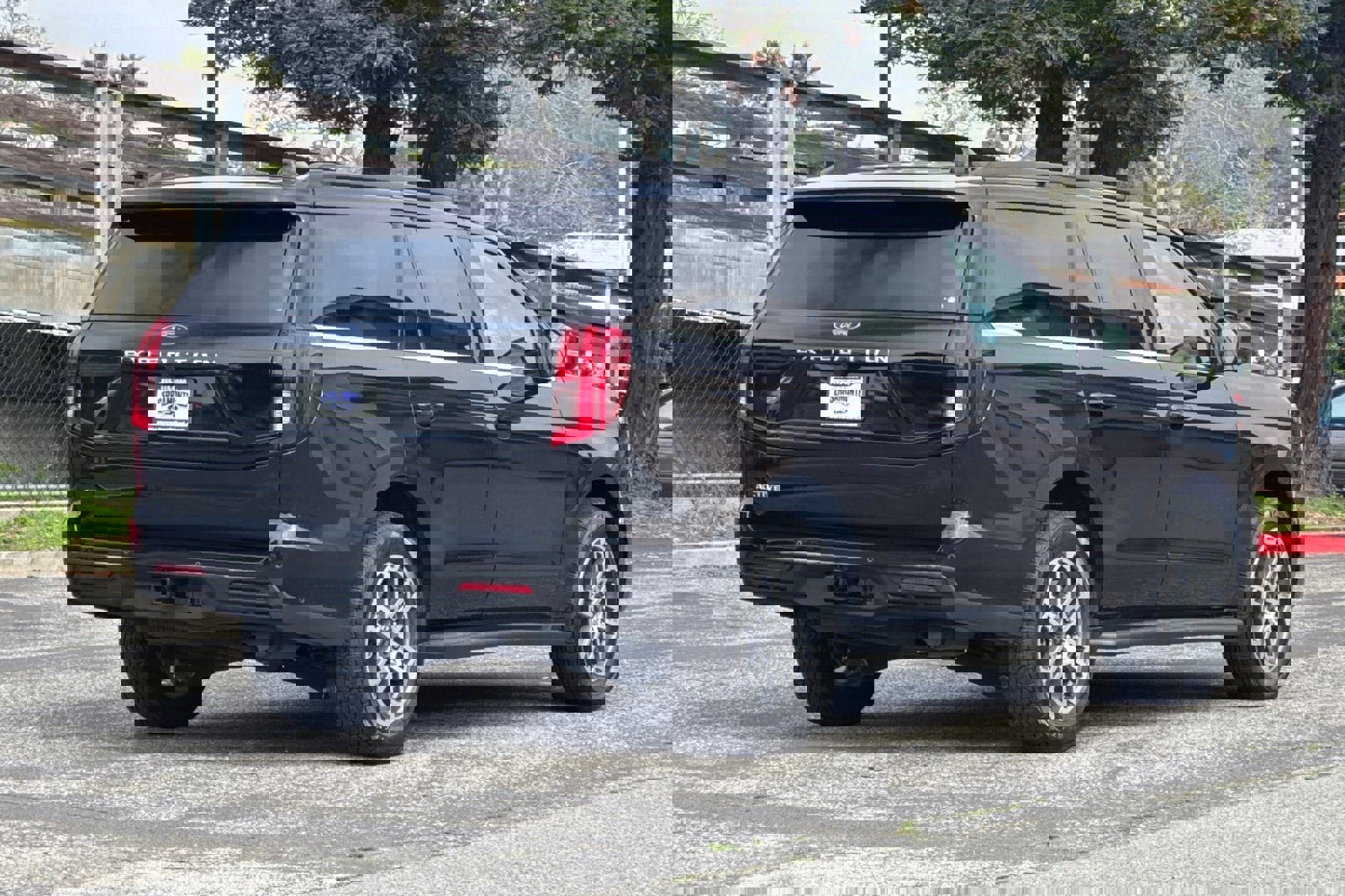 Certified 2025 Ford Expedition Active image 4