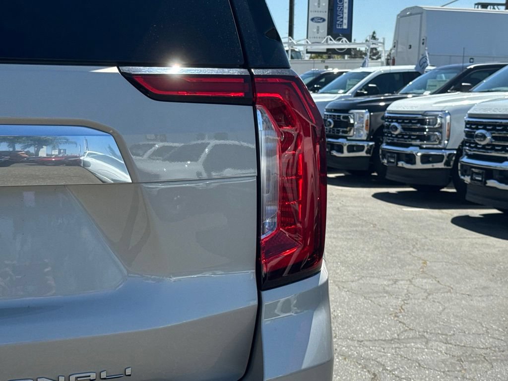 Used 2023 GMC Yukon XL Denali w/ Denali Reserve Package AWD/4WD image 17