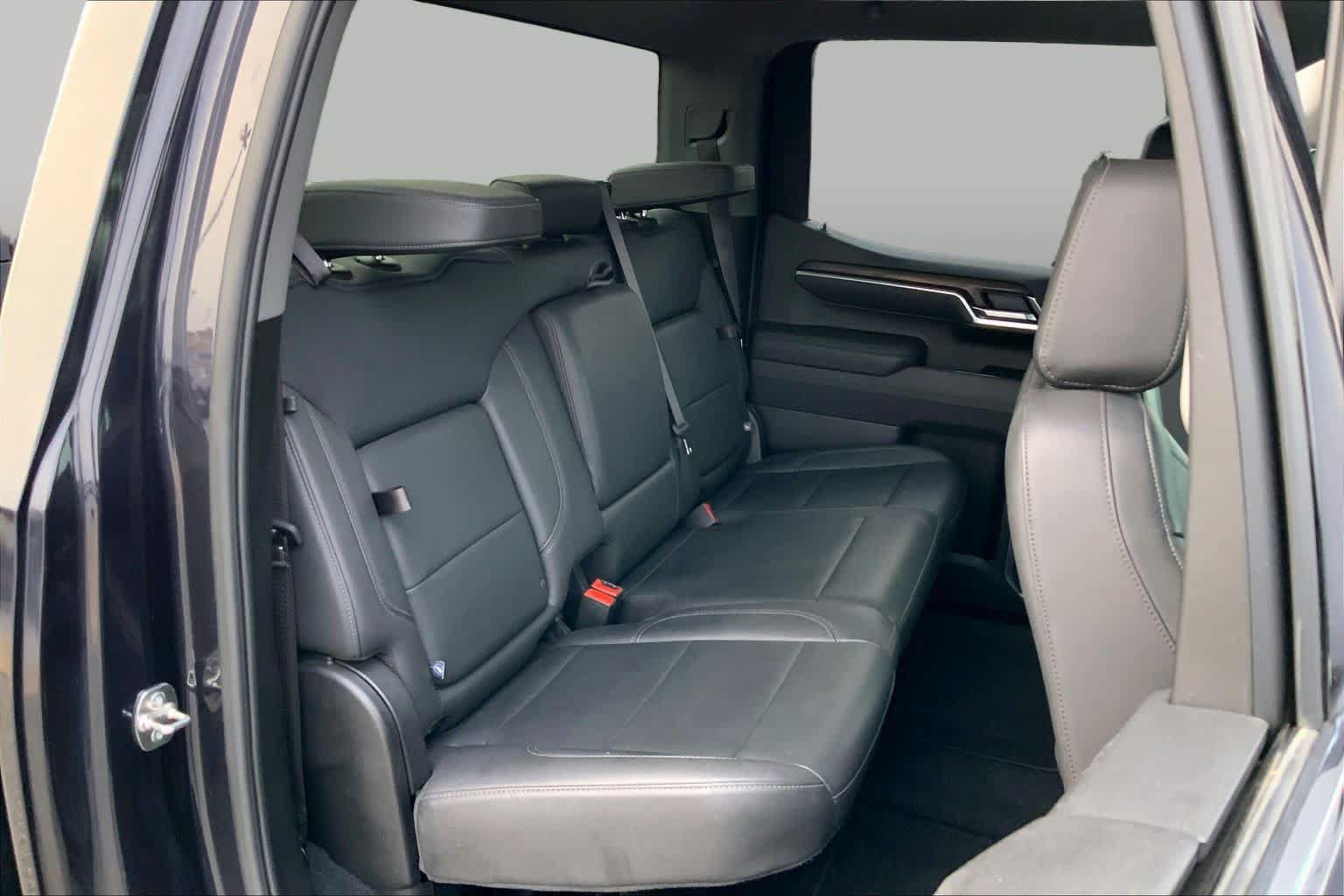 Used 2025 GMC Sierra 1500 SLT AWD/4WD image 18