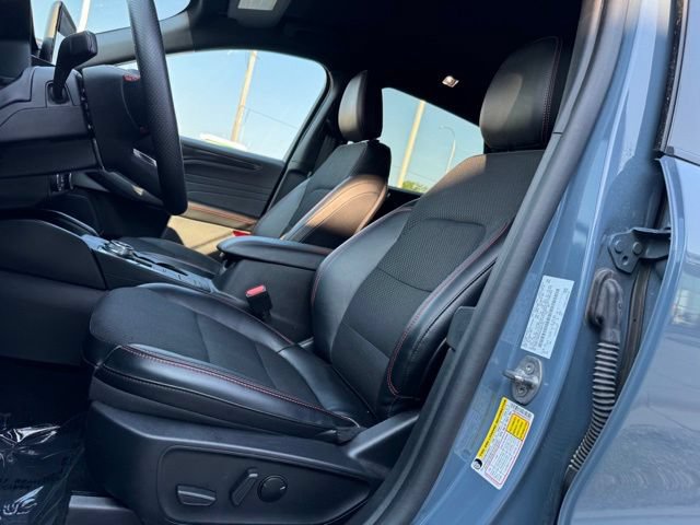 Certified 2025 Ford Escape ST-Line Select AWD/4WD image 5