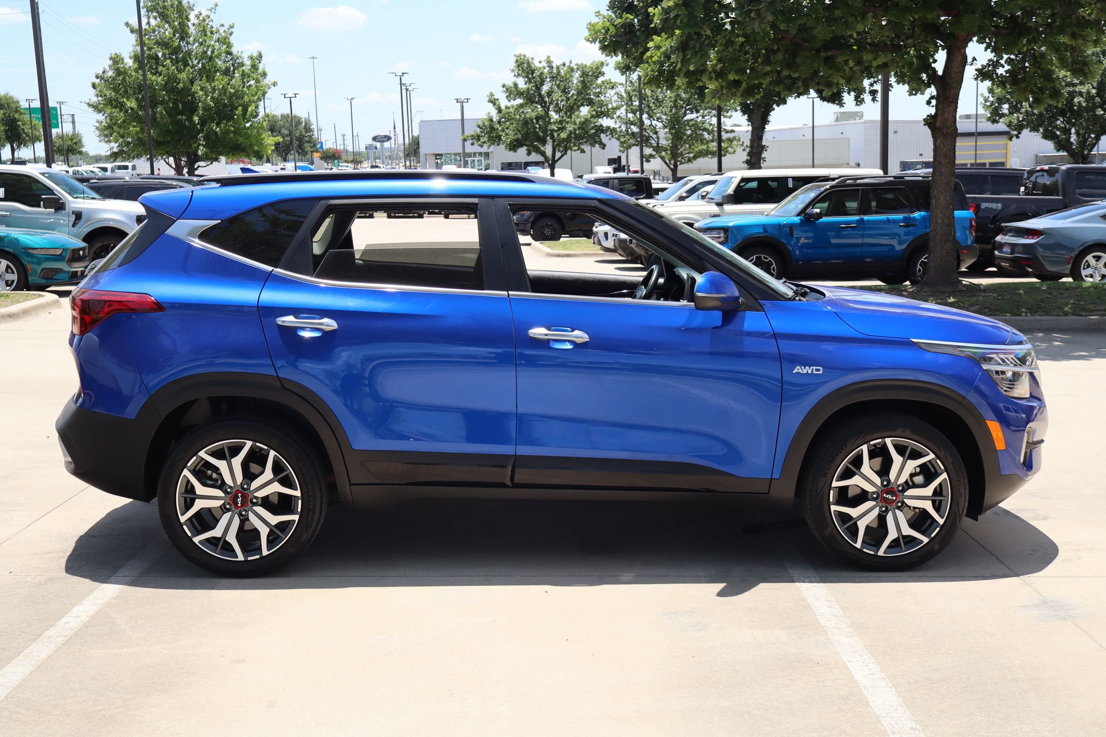 Used 2023 Kia Seltos SX AWD/4WD image 2