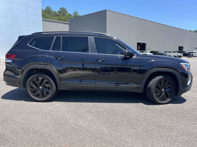Used 2024 Volkswagen Atlas SE w/ Black Wheel Package FWD image 2